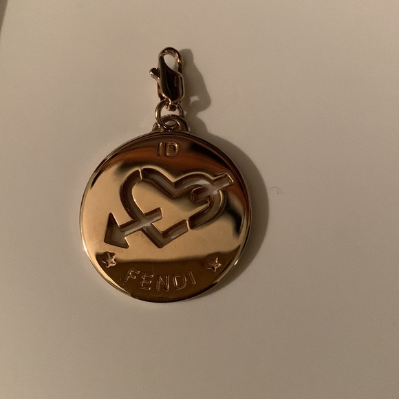 Fendi charm gold tone - Picture 2 of 4